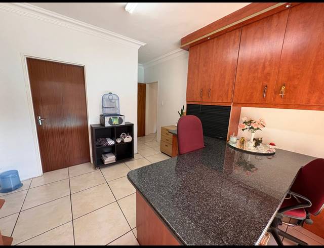 6 BEDROOM HOUSE FOR SALE IN MEYERTON EXT 6